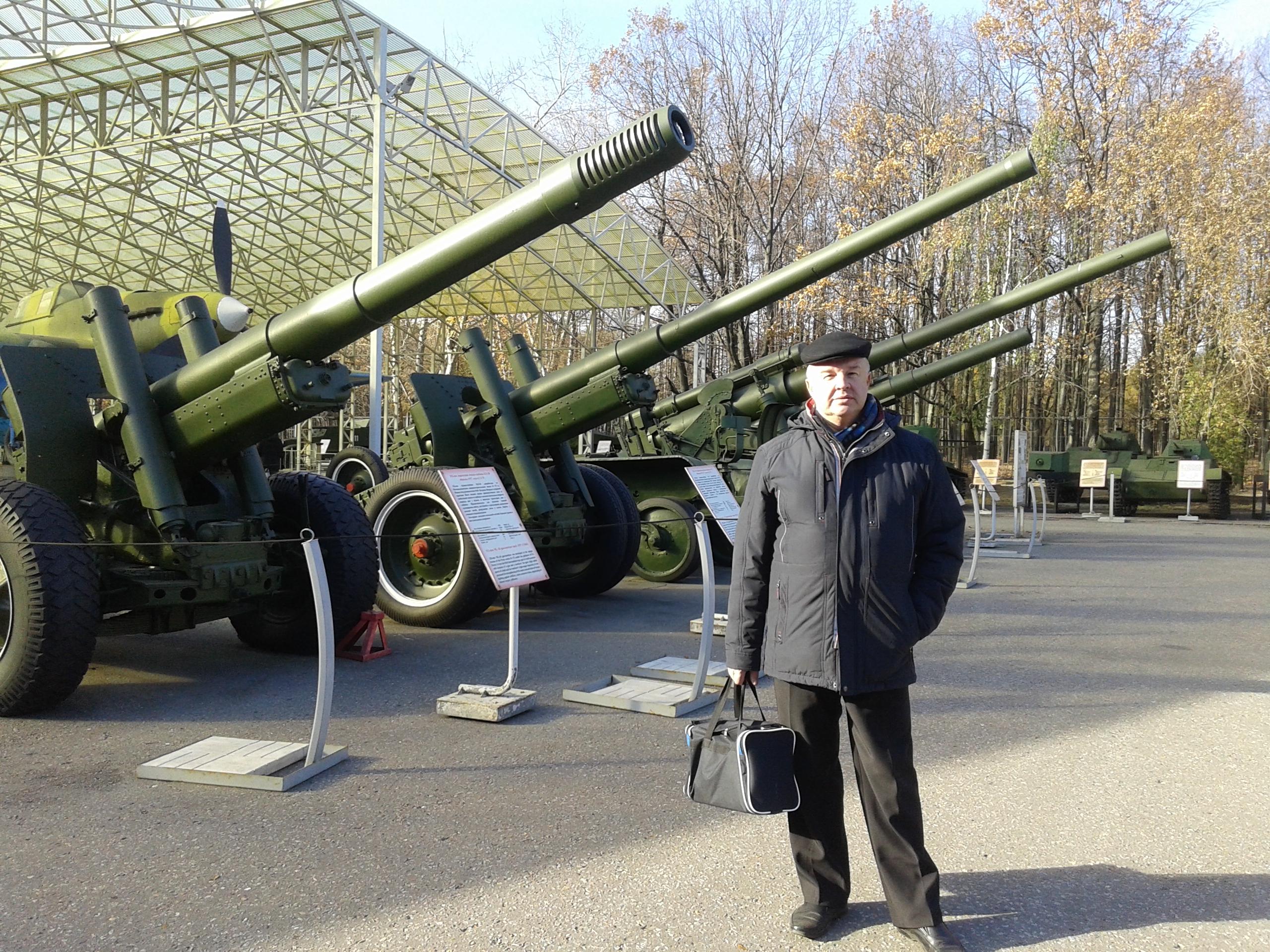 Марш артиллеристов слова. Марш артиллерии. Сталин про артиллерию. Марш артиллеристов. Песня марш артиллеристов.