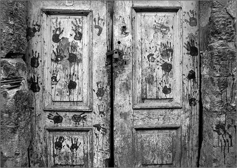 Жуткие двери. Старинная дверь. Закрытая дверь. Открытая Старая дверь. Запертая дверь.