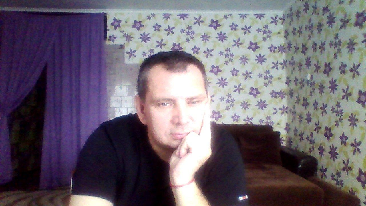 Береза долу наклонилась