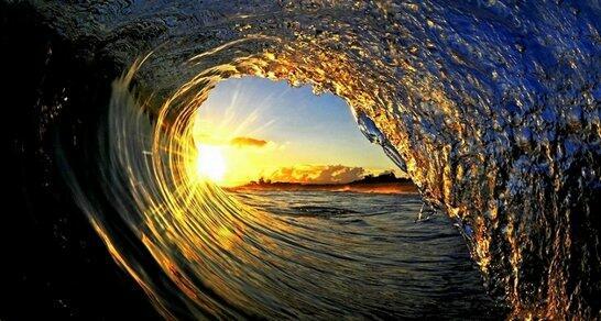 Нисходя волной, искрой возгорясь