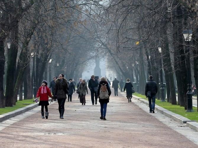 Погода ноябрь санкт. Город люди ноябрь. Человек ноября. Москва ноябрь 2016. Погода в ноябре в Москве.