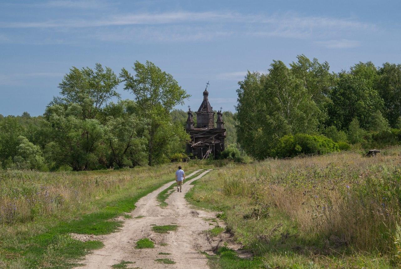 В  РУБАХЕ  ЦВЕТА  НЕБА...