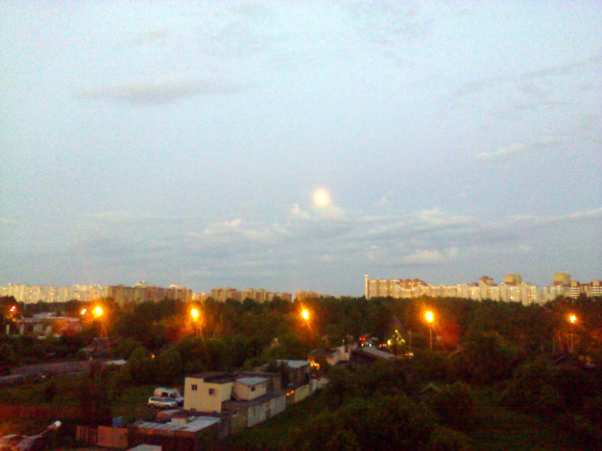 День осыпан звёздным пеплом...