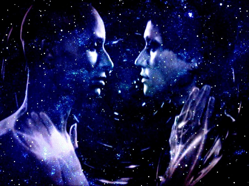1 мужчина в космосе. Космос любовь. Мужчина и женщина космос. Двое в космосе. Вселенная и любовь.