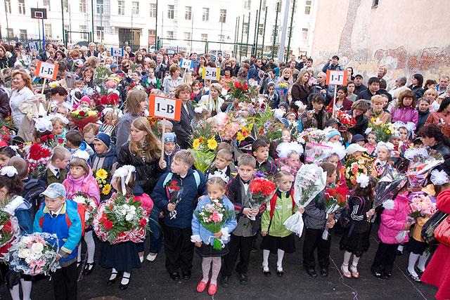 Зацвёл бантами белоснежными сентябрь.