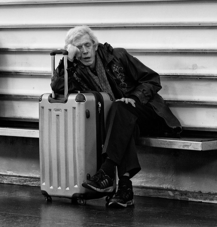 Уставший пассажир