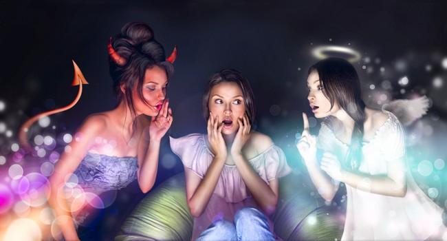 Сидит чертенок на плече.