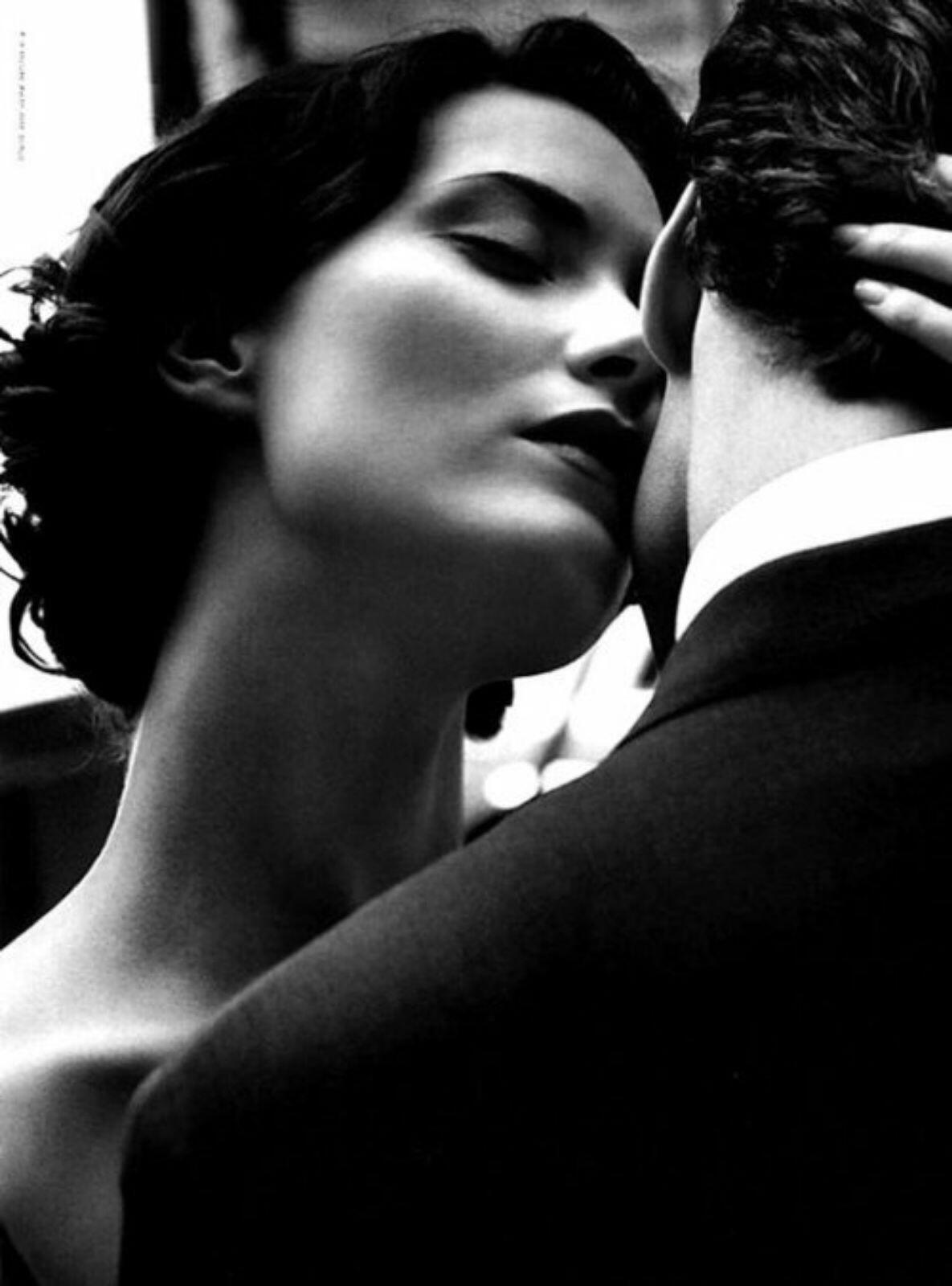 ПОЦЕЛУЙ УКРАДКОЙ