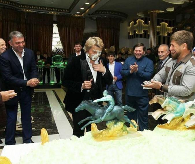 Кадыров "угостил"Баскова тортом.