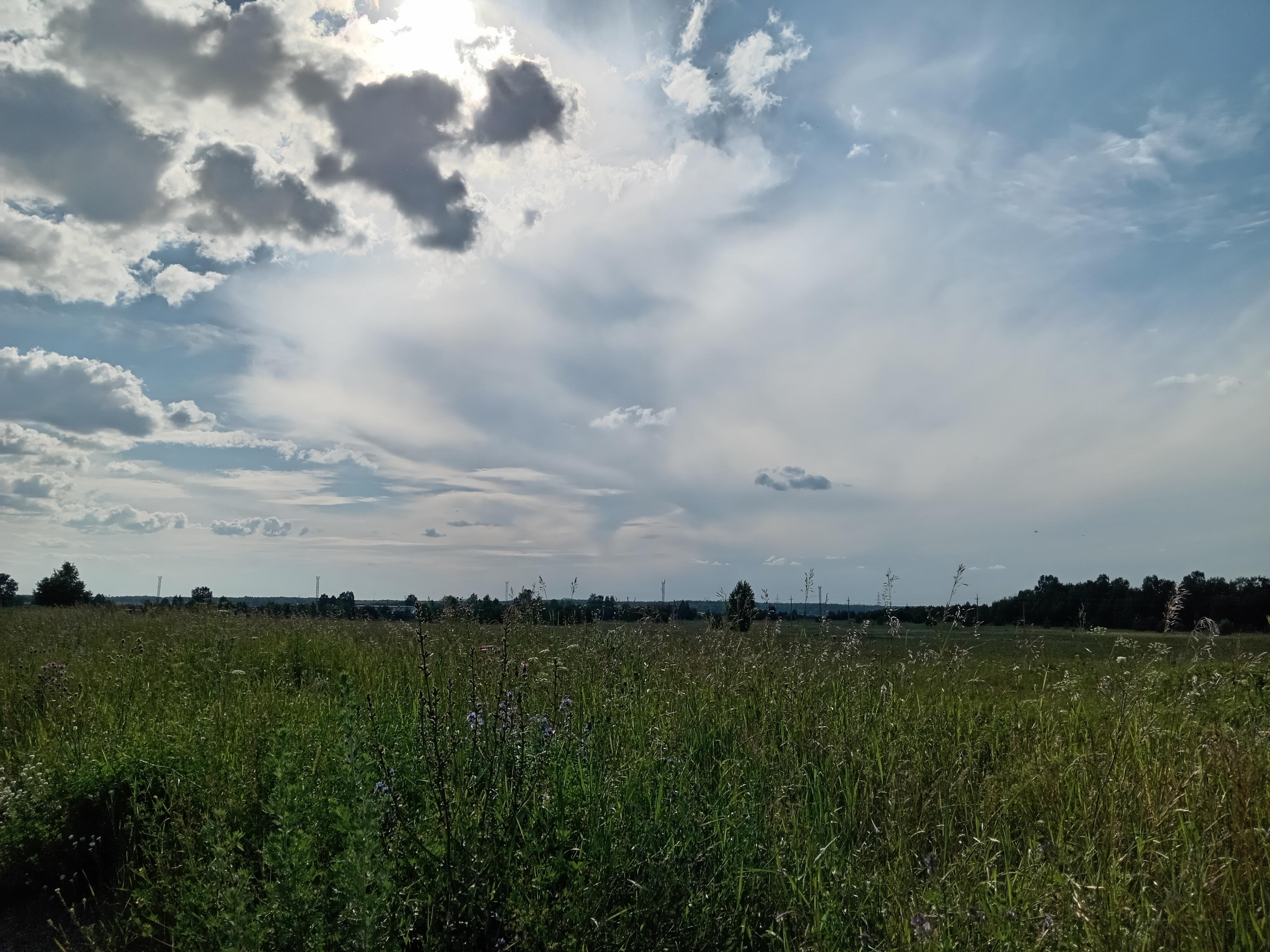 Летят по небу облака