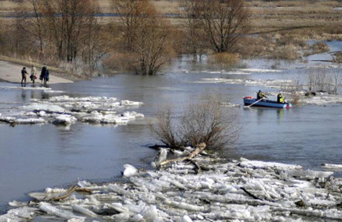 Пресытилась водой река
