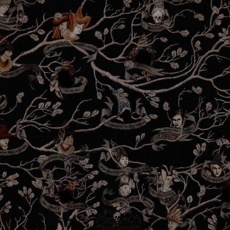 Порванный гобелен