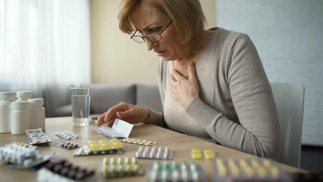 Не вольно катится слеза