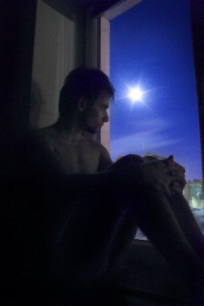 А ЗА ОКНОМ ВСЁ ТОТ ЖЕ ВЕЧЕР…