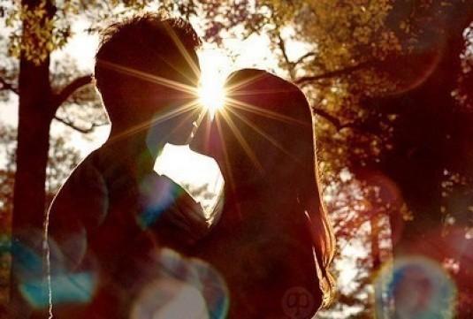 Ловлю я нежное твоё прикосновение...