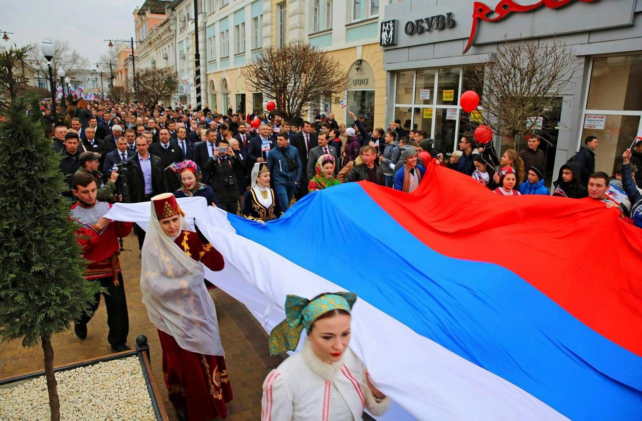 КРЫМ  С  РОССИЕЙ  НА  ВЕКА!  ПОЁТ  Э.  СТРУСБЕРГ.