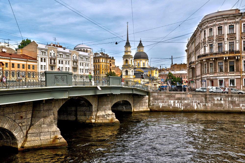 Улицы города мосты. Санкт-Петербург реки и каналы Фонтанка. Санкт Петербург улица канал Грибоедова река Фонтанка мост. Реки мойка Фонтанка в Санкт Петербурге. Мостами реки Фонтанка, мойка, канал Грибоедова..