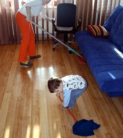 Помощник со шваброй