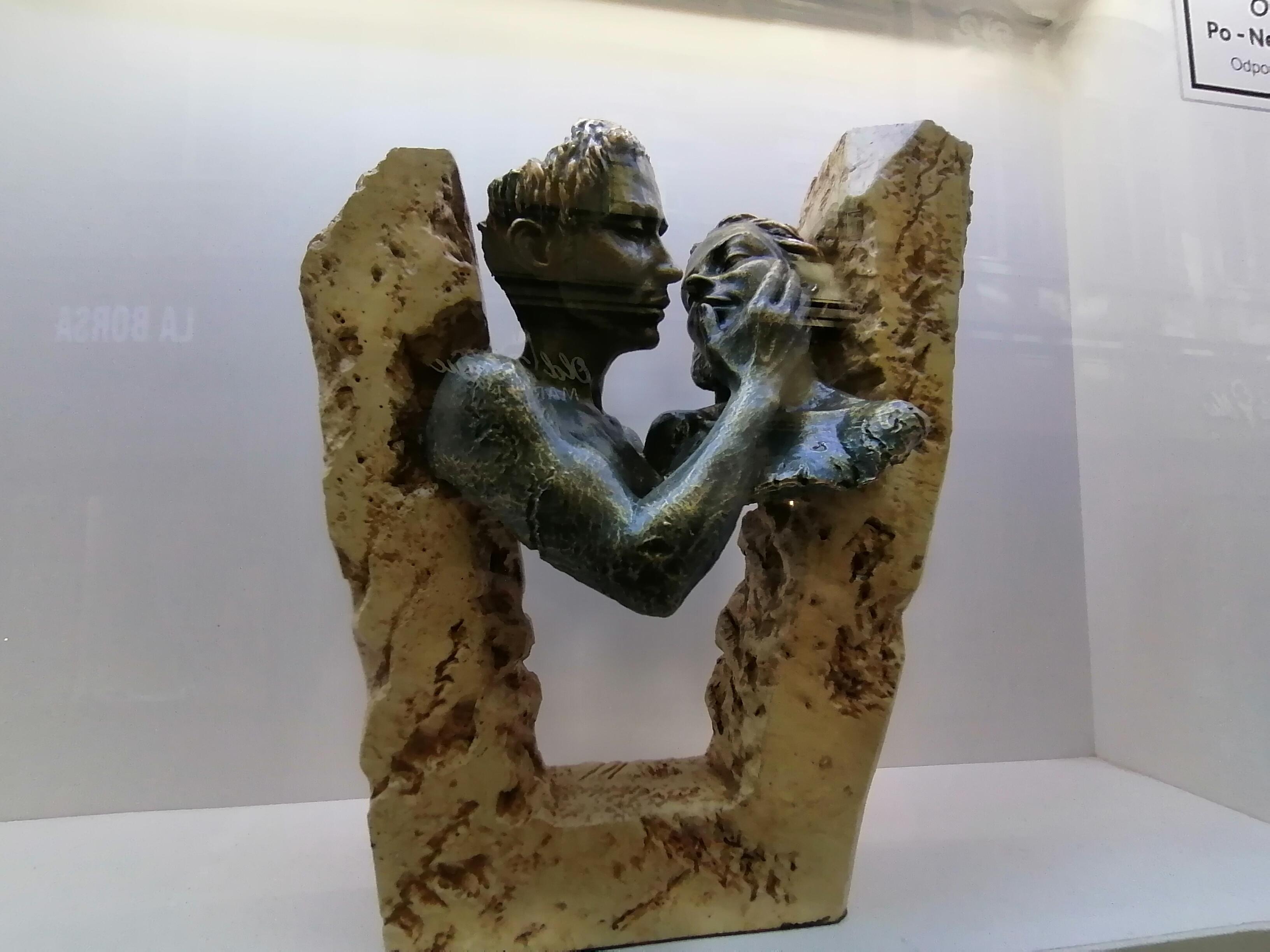 Твоё имя слышу в каждом звуке