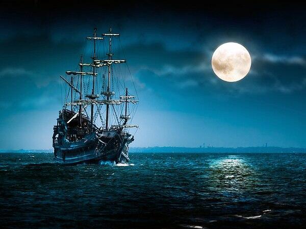 Луна. Корабль, и Море.