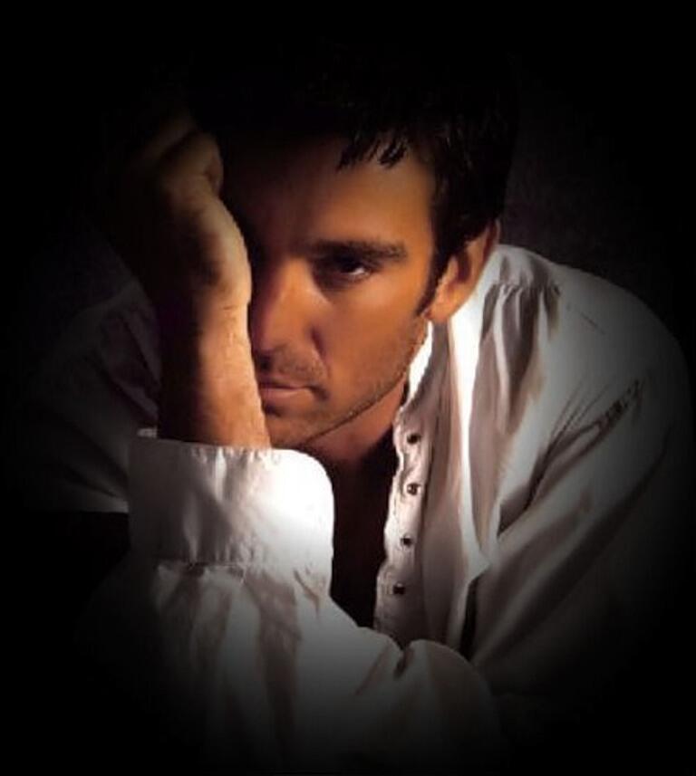 НАВЕРНО МЫ ПРИДУМАЛИ ДРУГ ДРУГА ....