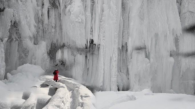 Уснувший водопад.