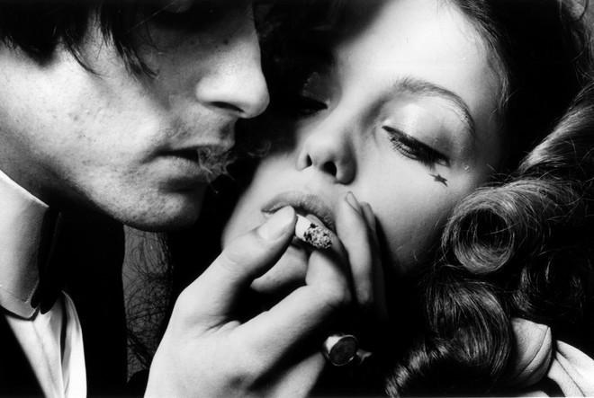 Босиком по траве.