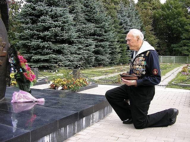 ВСЁ ДАЛЬШЕ УХОДЯТ ГОДЫ ВОЙНЫ