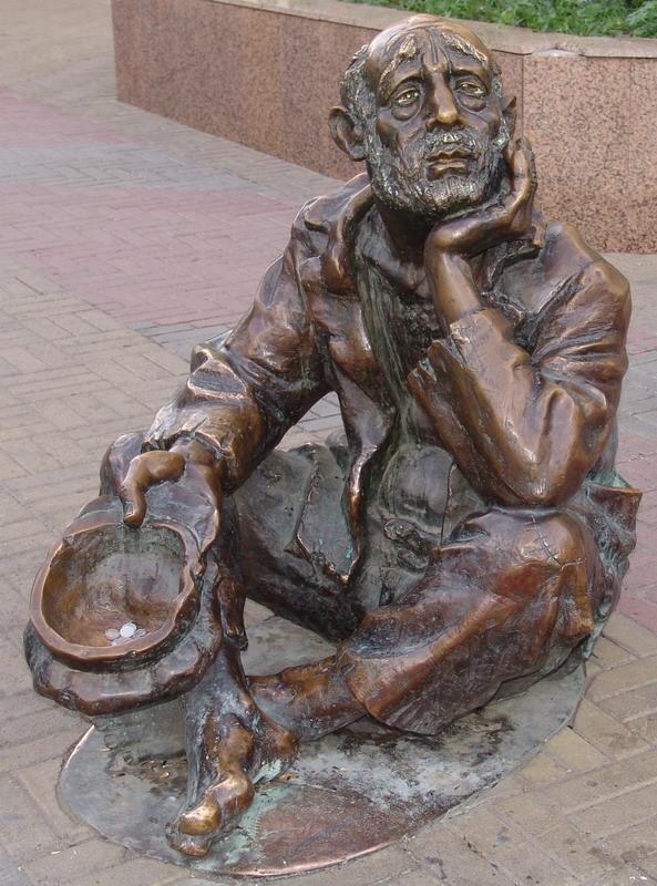 Самый нищий из нищих крадётся и просит у Жизни...