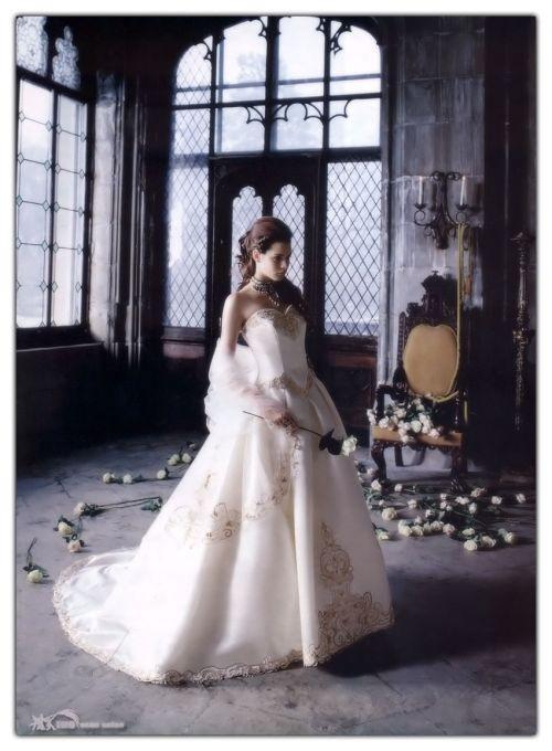 Леди в белом платье