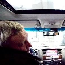 Скребу шипами по асфальту