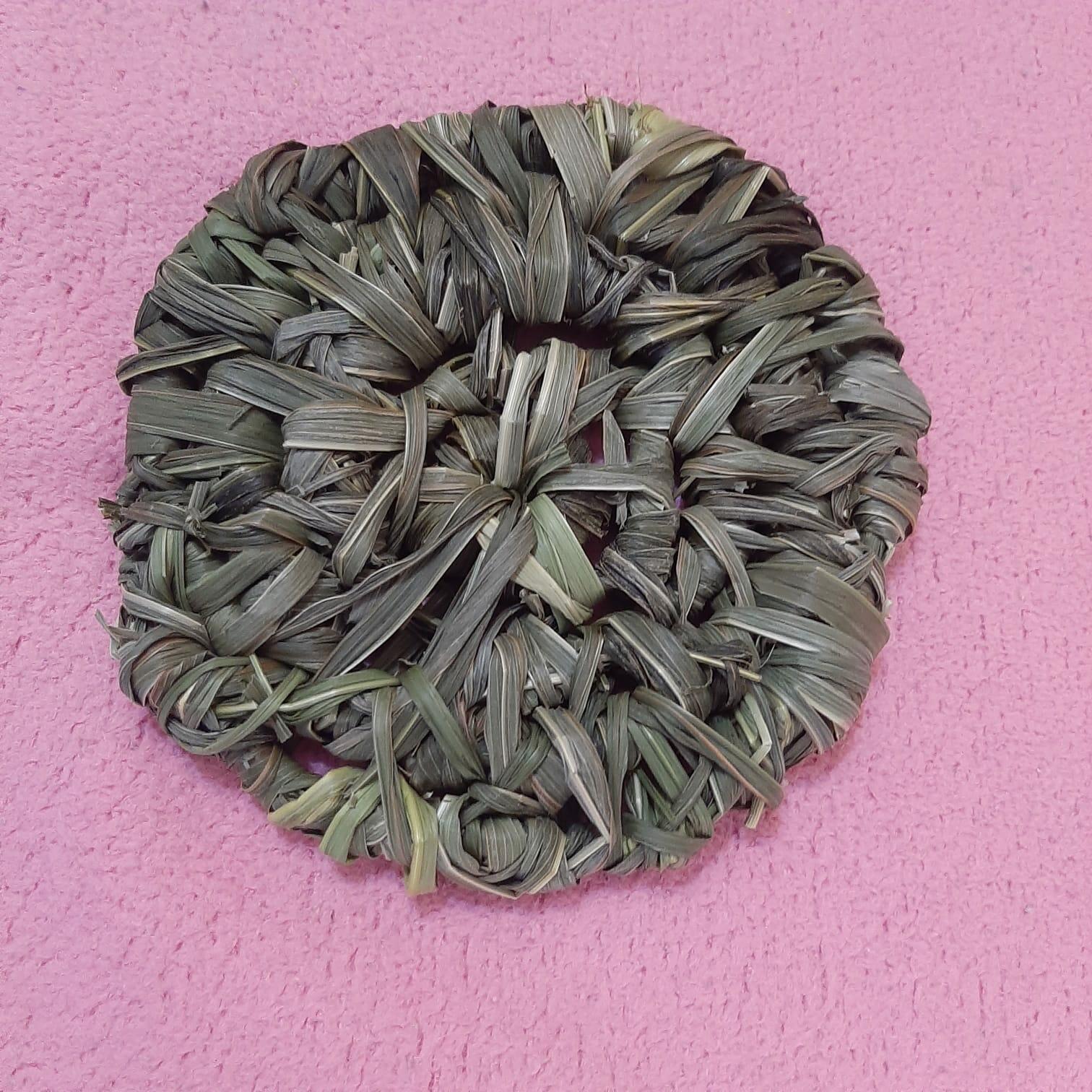 Вплетаю травы луговые