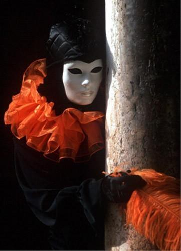 Белая маска