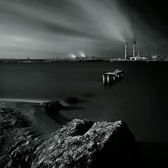 Срывает ветер с чёрных труб