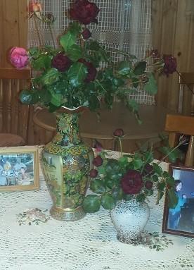 И розы так пахнут ноябрём...