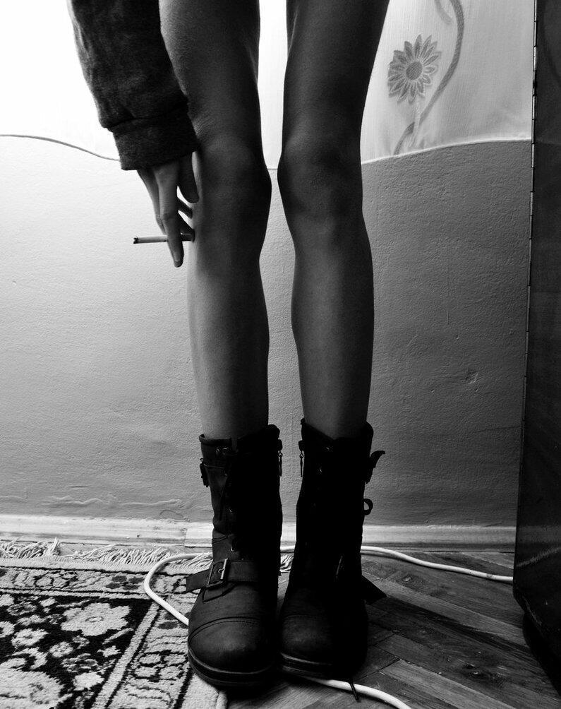 Худые хардкор. Худые девушки. Ноги девушки. Худые женские ноги. Ноги девушки Эстетика.