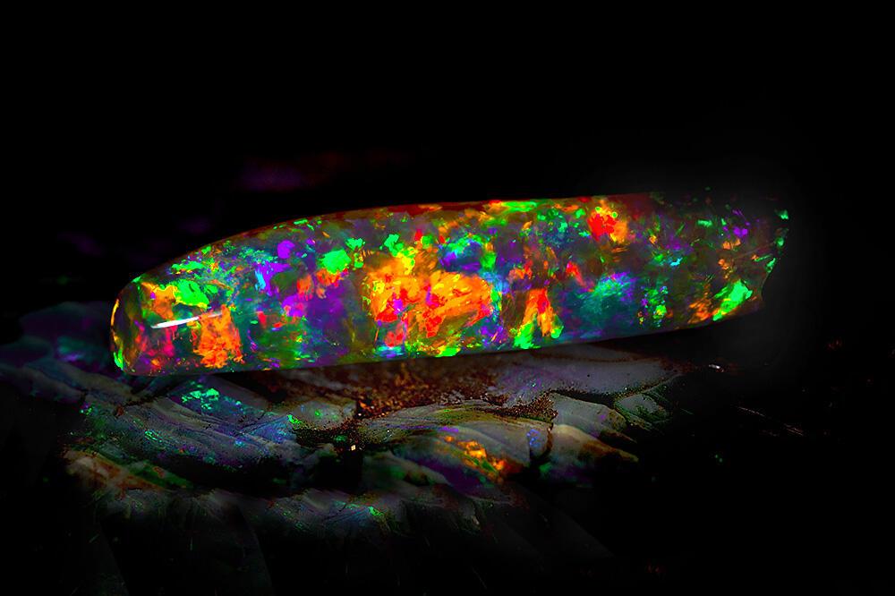 Опал и дама