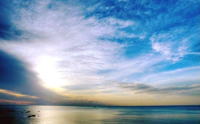 Я жизнь сквозь слёзы дошучу...