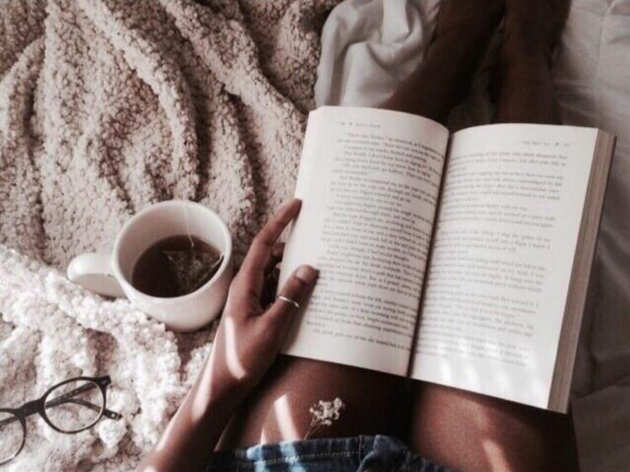 Стоит рядом чашка полупустая...