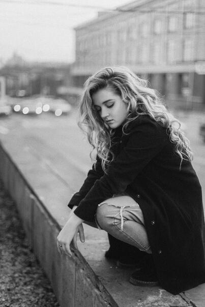 Она любви хотела просто