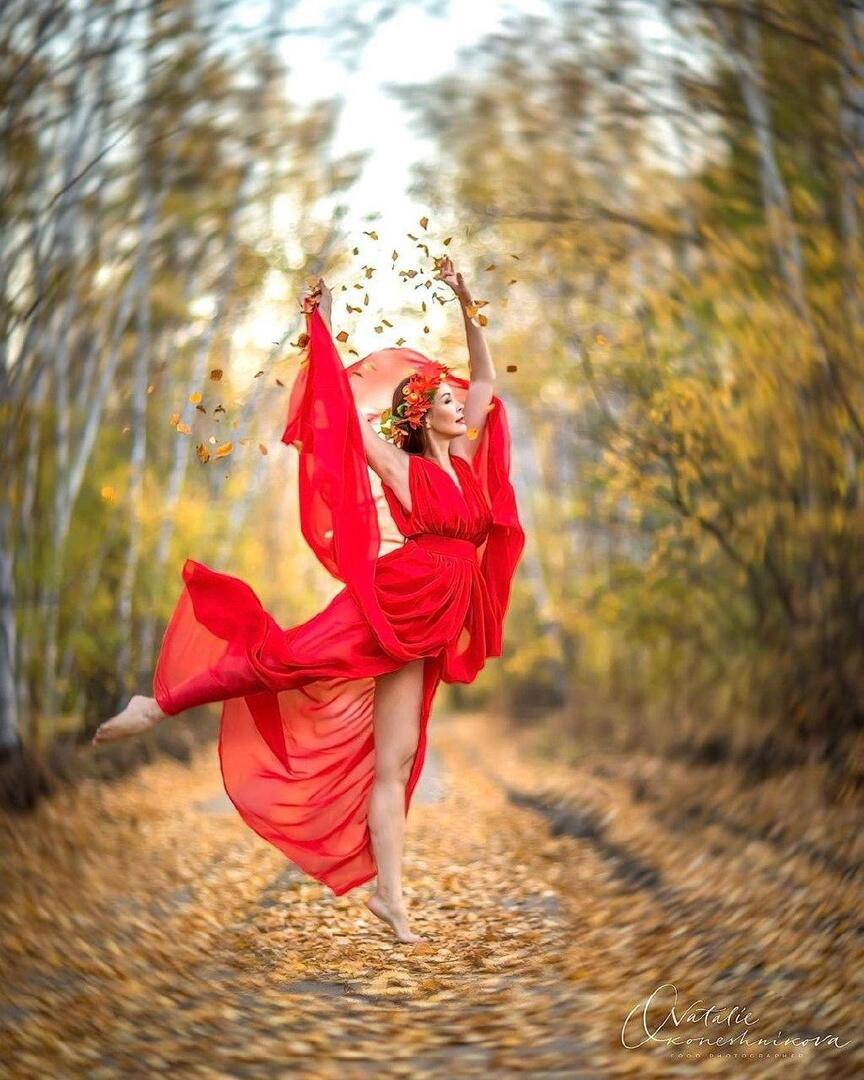 ТАНЕЦ НА ЛИСТЬЯХ.