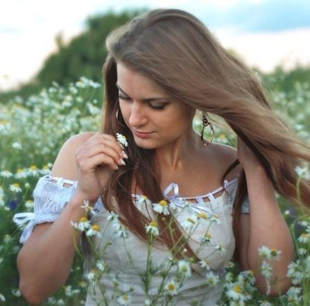 А жизнь полна...