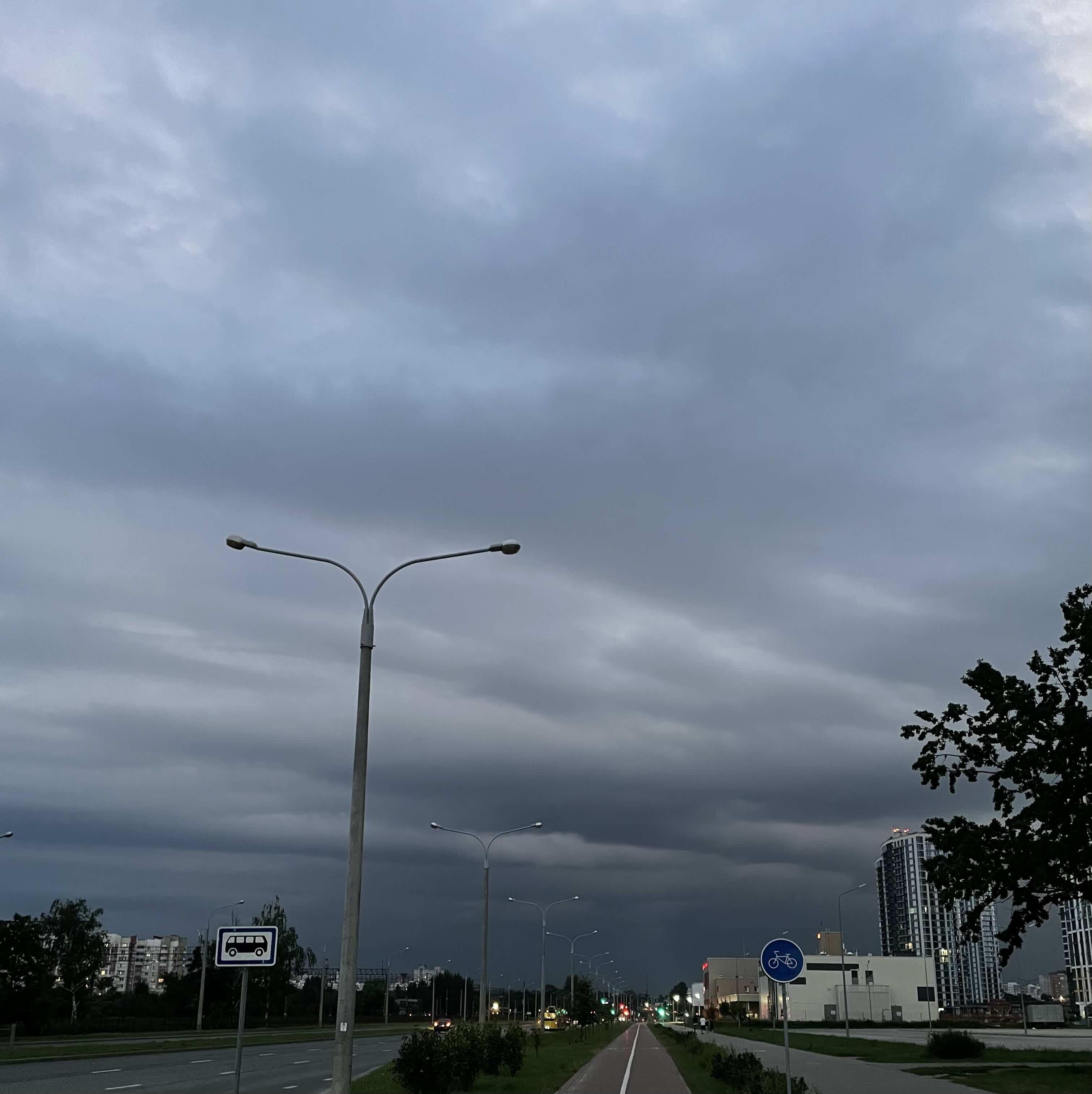 "Высоко над головой не то Зевес, не то Перун..."