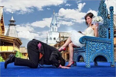 С букетом тюльпанов, с соцветьем мимоз