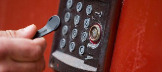 ---Зимой у подъезда---