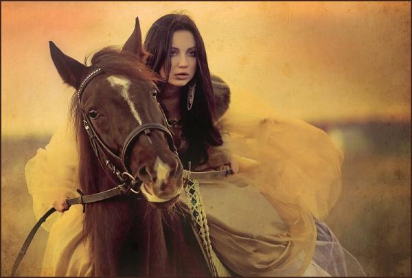 Я коня златогривого снова седлаю