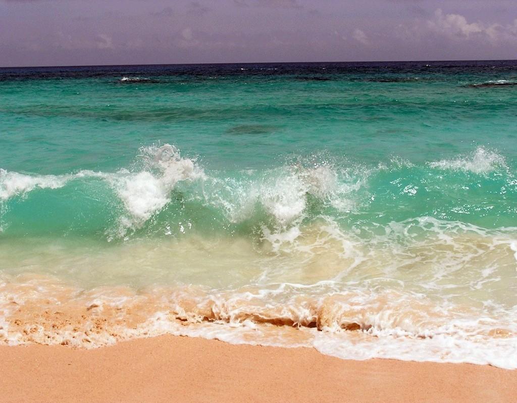 Море прозрачная волна песок