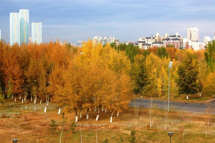 Астана октябрь. Астана осень. Казахстан Астана осень. Астана город осень. Астана осенью.