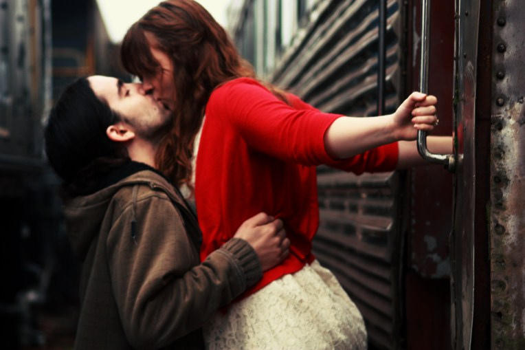 Ответ поэту - Ших Валерий - А Я НЕ ХОЧУ, ЧТОБЫ ТЫ УЕЗЖАЛА.