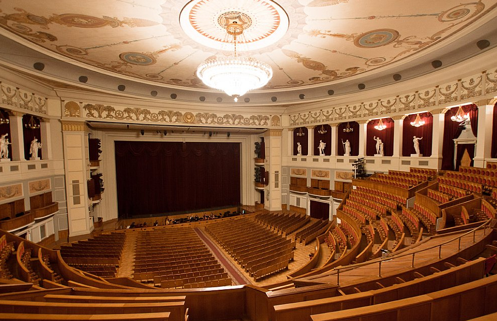 Ночь.. - в оперном театре